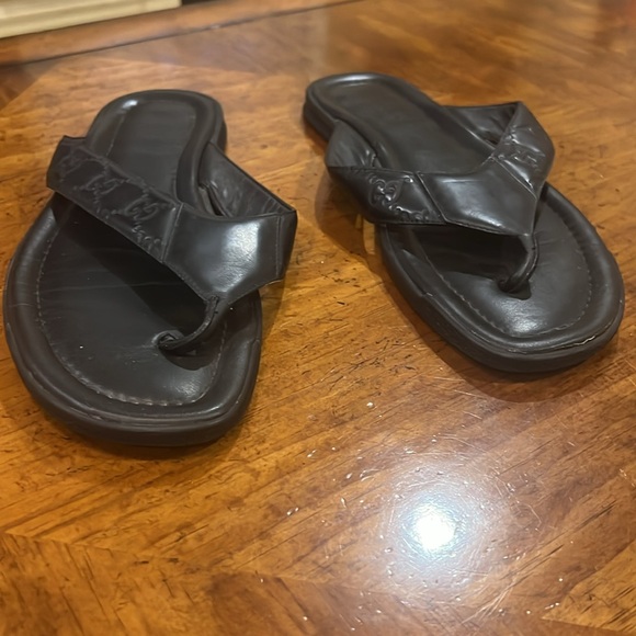 Gucci Leather Flip Flop Sandals - Picture 3 of 9